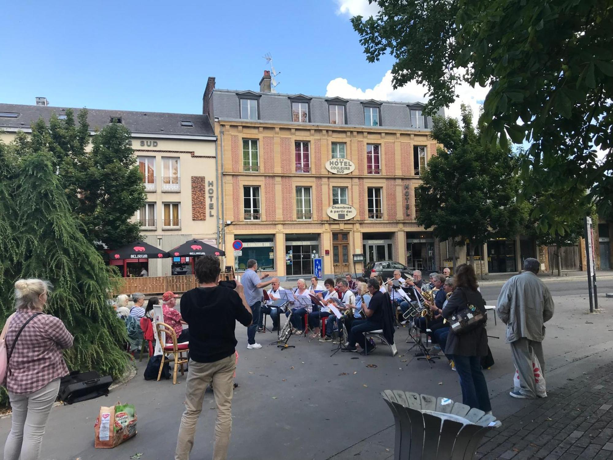 Hotel Bar Restaurant Couleurs Sud Charleville-Mezieres Exterior photo