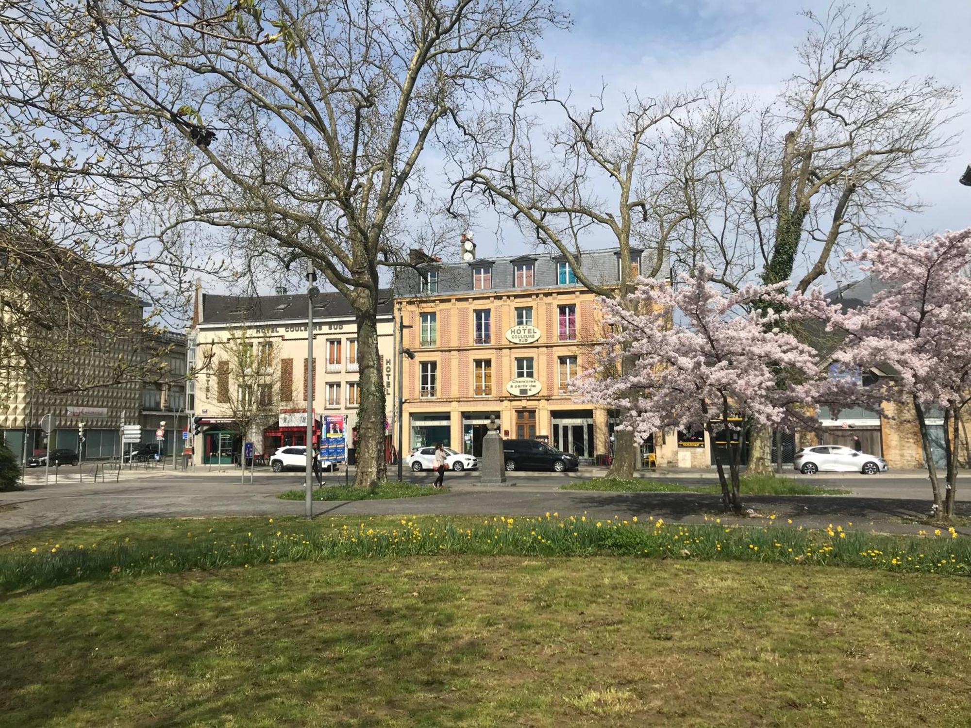 Hotel Bar Restaurant Couleurs Sud Charleville-Mezieres Exterior photo